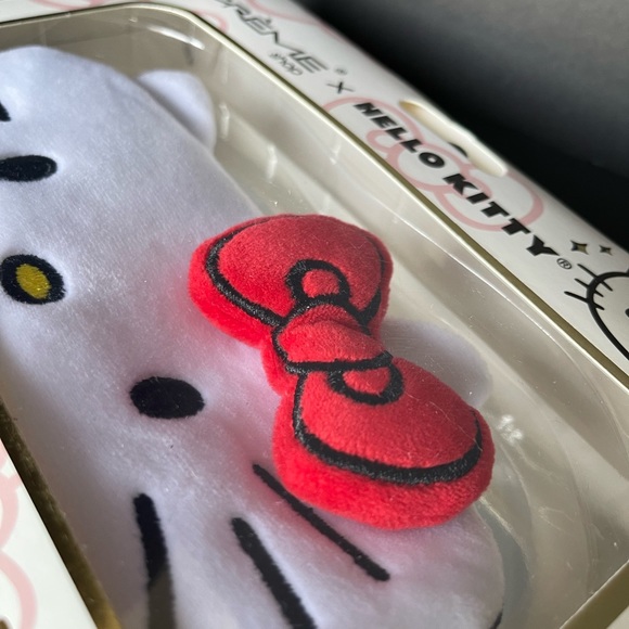 Hello Kitty soft plush sleep mask - Picture 2 of 5